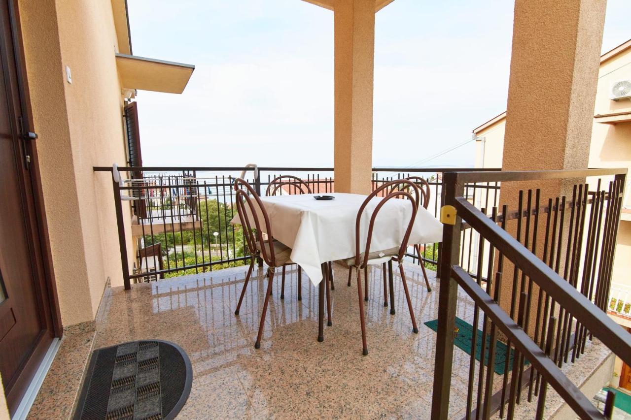 Apartments And Rooms With Parking Space Crikvenica - 19125 Экстерьер фото